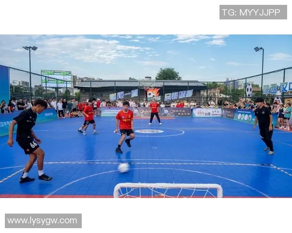 职业足球明星在街头打野球的趣味与挑战揭秘