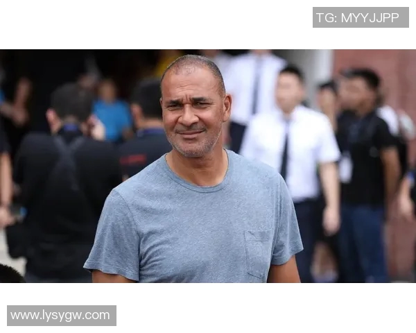 杨明足球明星的真实身份揭秘以及他在足球界的成就与影响 杨明足球明星的真实身份揭秘以及他在足球界的成就与影响