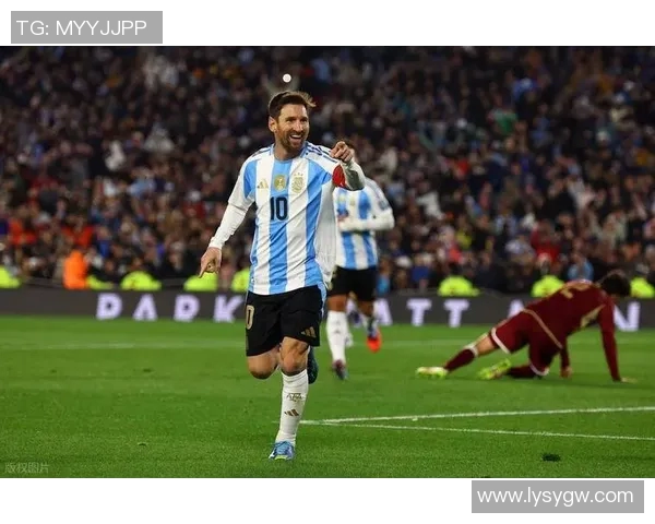 梅西在绿茵场上的精彩射门瞬间展现足球之美与激情 梅西在绿茵场上的精彩射门瞬间展现足球之美与激情