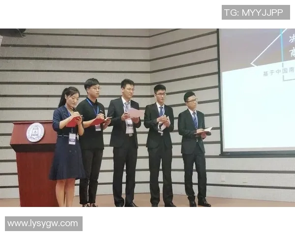 武汉羽毛球队在城市联赛中的团队协作表现分析与点评